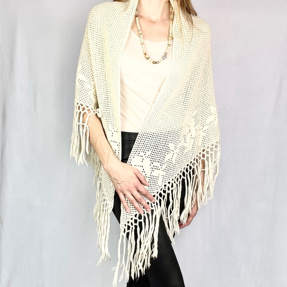 🌹🧶 Handmade Knitted Cream Floral Roses Granny Shawl Wrap